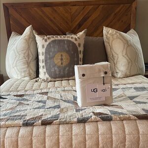 UGG Soft light Gray strip Queen sheet set